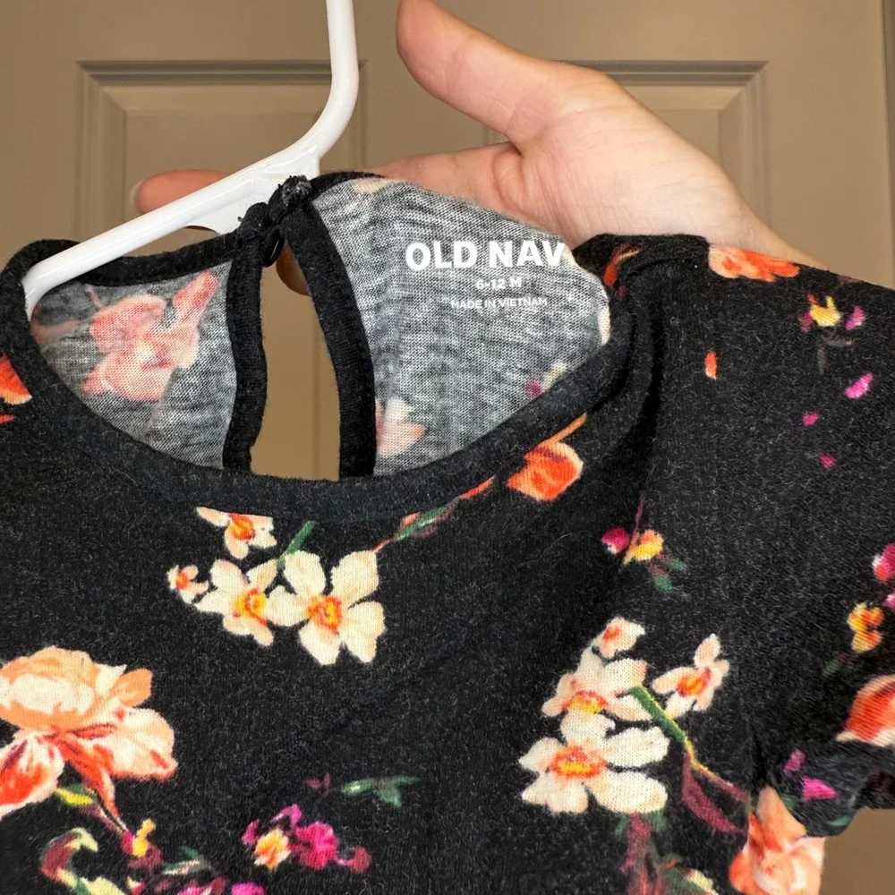 Old Navy Black Floral Long Sleeve Jumpsuit Romper Baby‎ Girl Size 6-12 Months